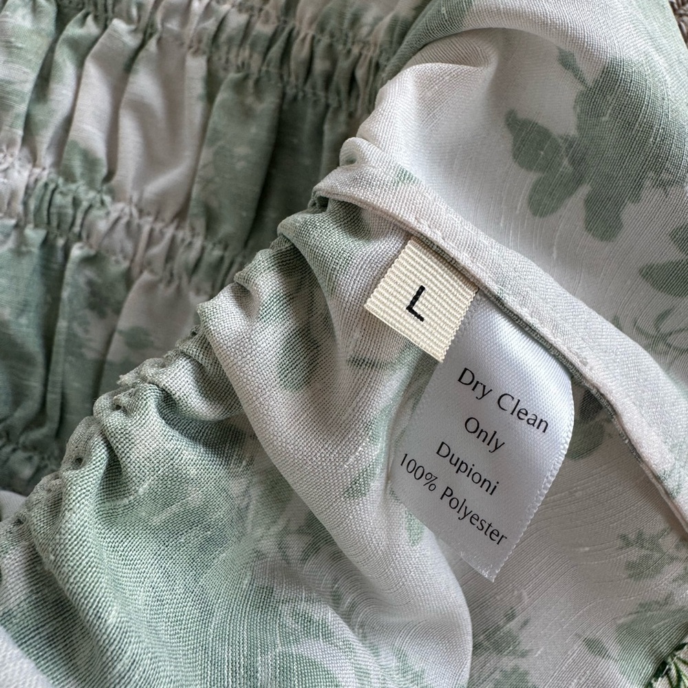 Damaris Bailey Ivy Rose Floral Puff Sleeve Top - Green and Black - Picture 7 of 7